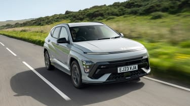 Hyundai Kona - front tracking